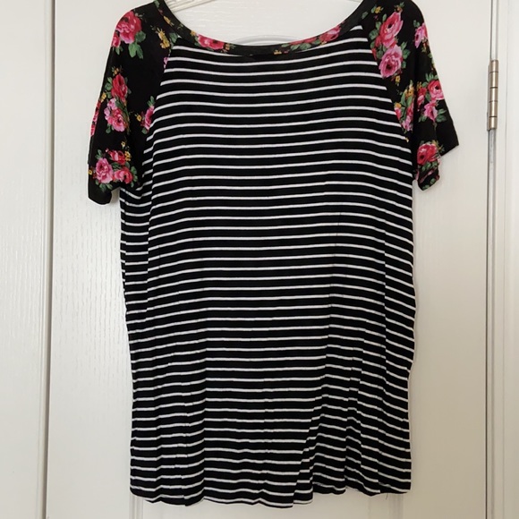 Brenda’s size large multi pattern shirt - Picture 3 of 4